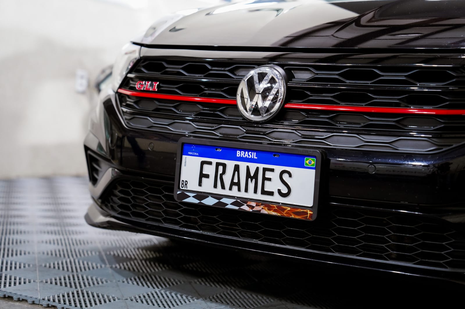 Suporte Moldura Placa Mercosul Carro Flag & Fire - 1 Par