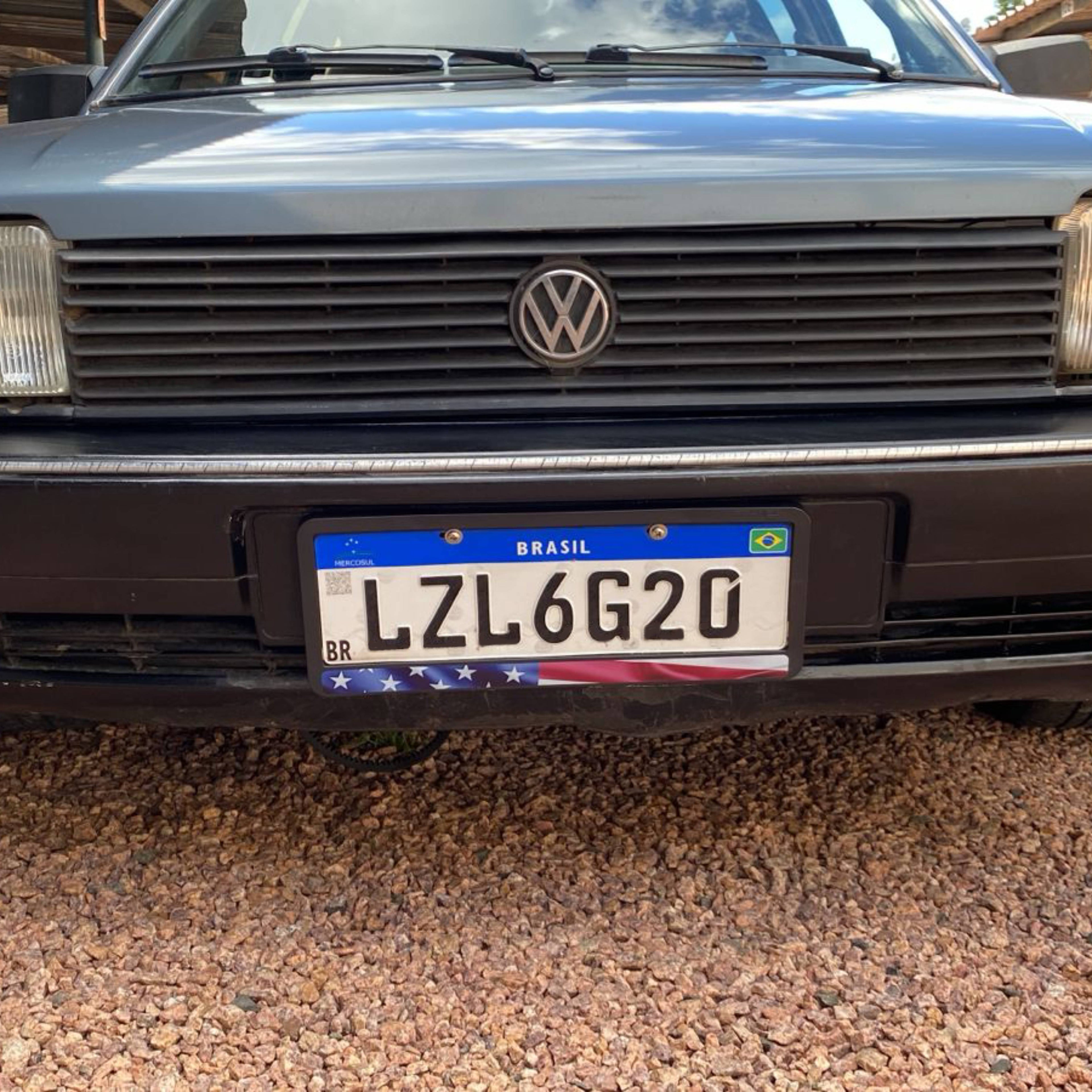 Suporte Moldura Placa Mercosul Carro Bandeira Estados Unidos - 1 Par